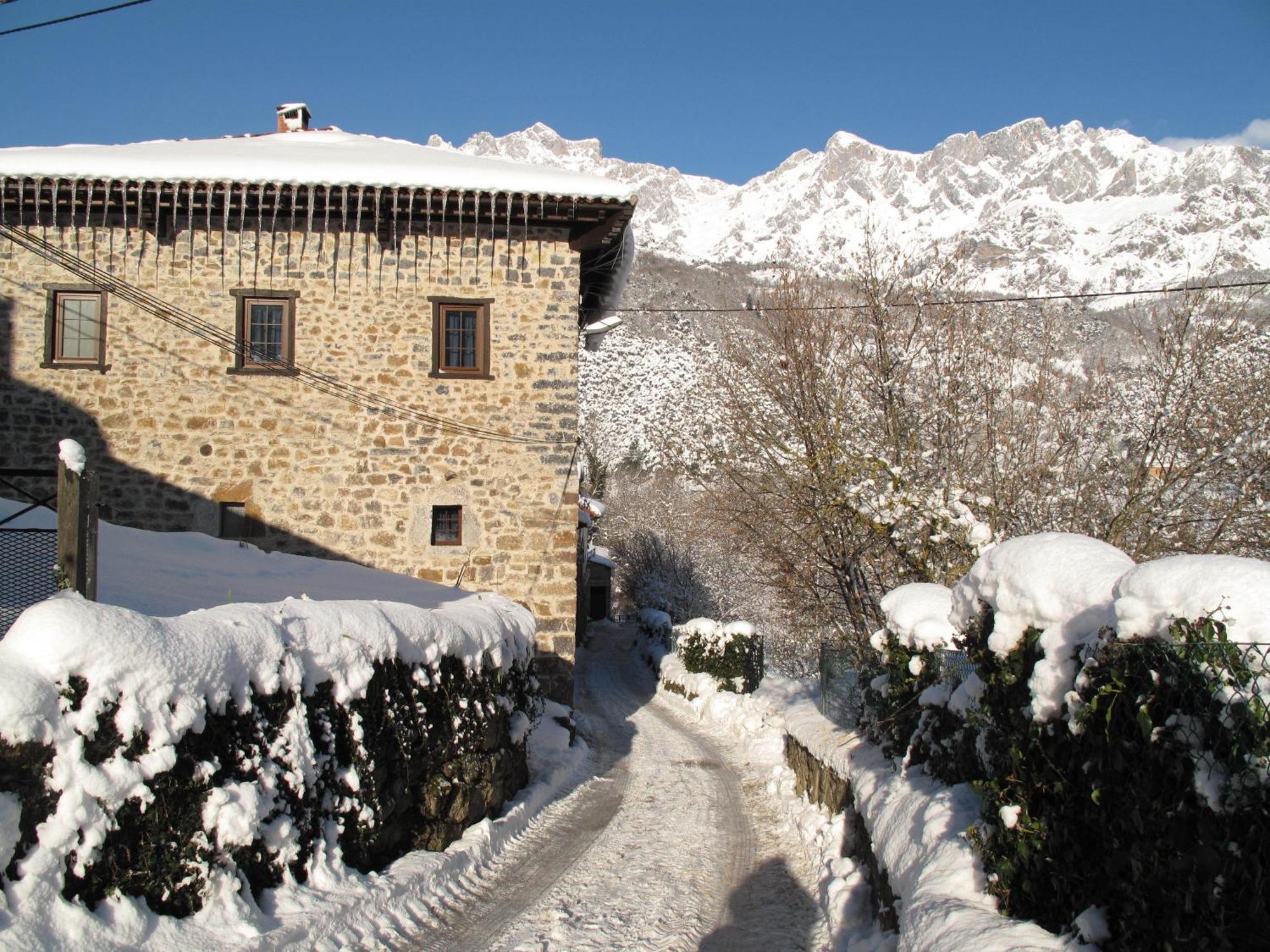 Albergue Turistico Valdebaro Camaleño Exterior foto
